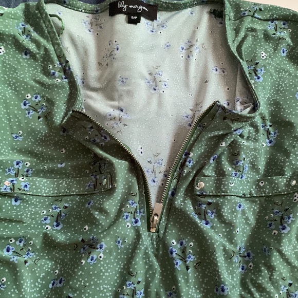green flower blouse - Picture 2 of 2